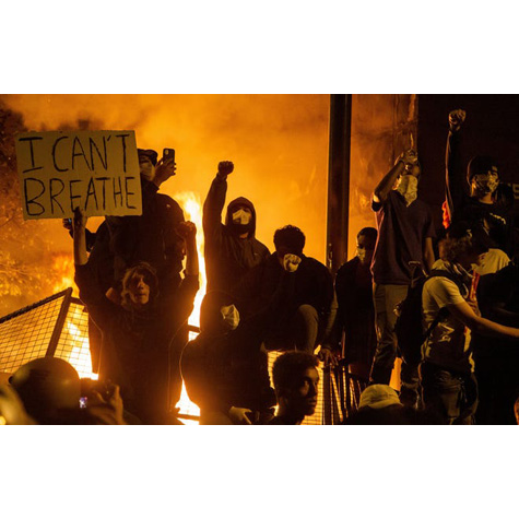 A group of protesters, one is holding. sign that says I can't breathe.